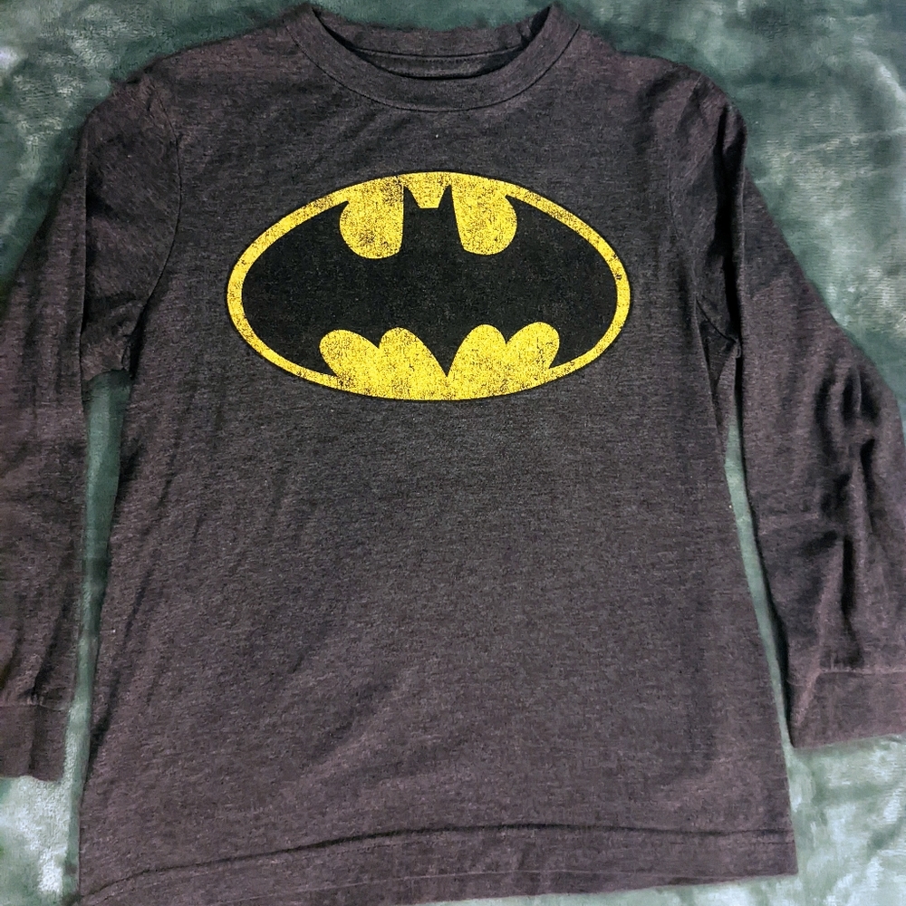 Like new Boys size Small Long sleeve shirt with Batman symbol Old Navy